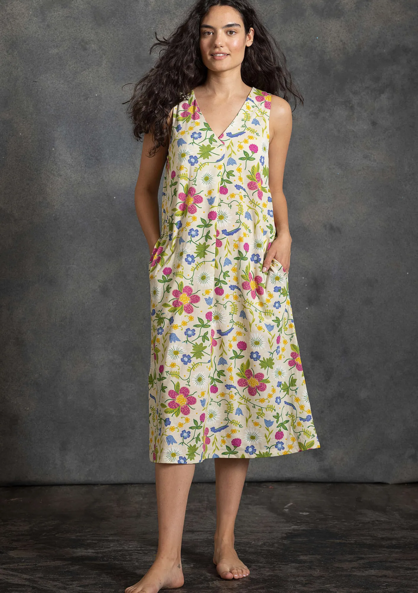 Gudrun Sjödén Kleider>Jerseykleid „Midsommarsol“ aus Bio-Baumwolle Holunderblüte