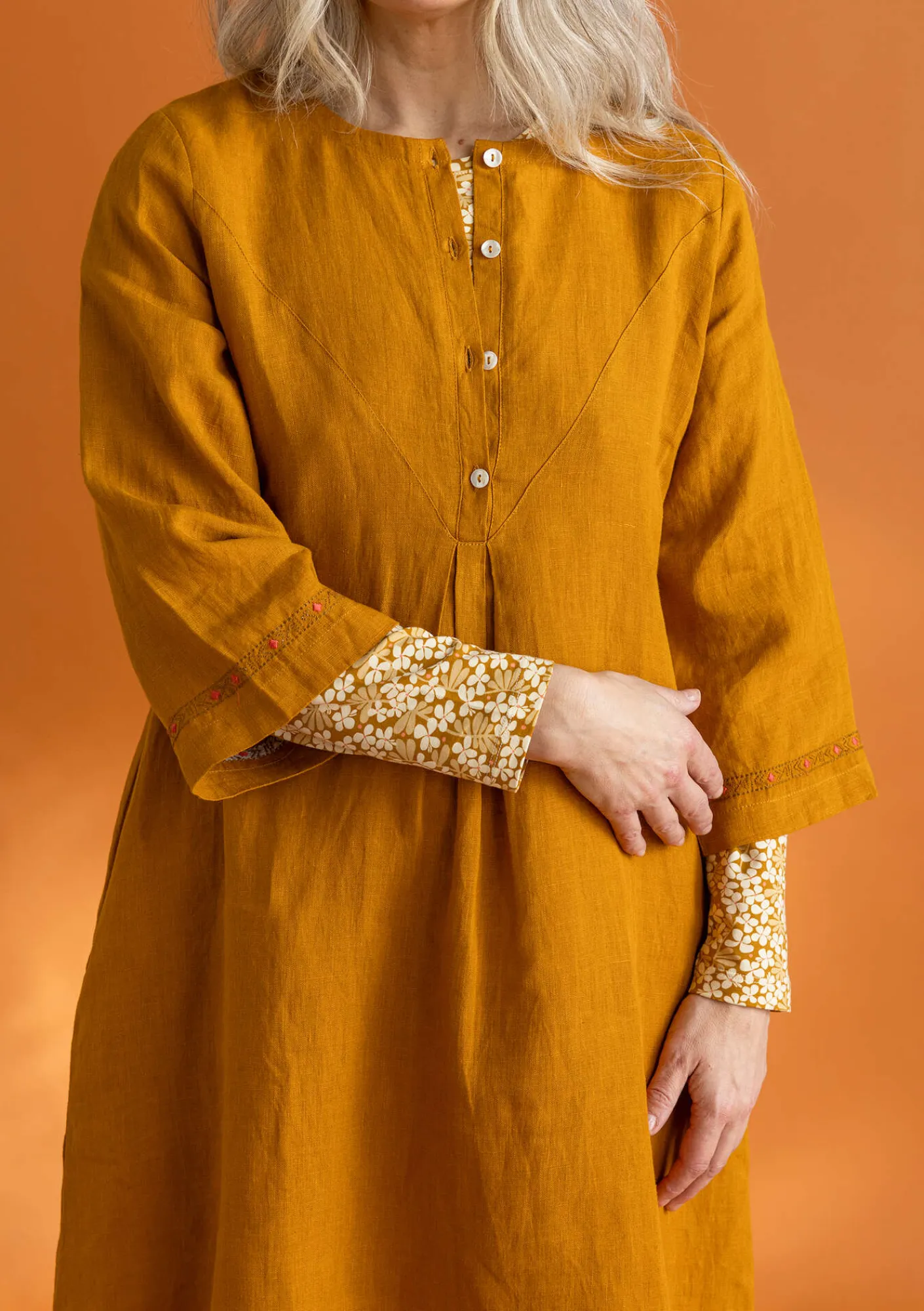 Gudrun Sjödén Kleider>Kleid „Asta“ aus Leinengewebe Senf