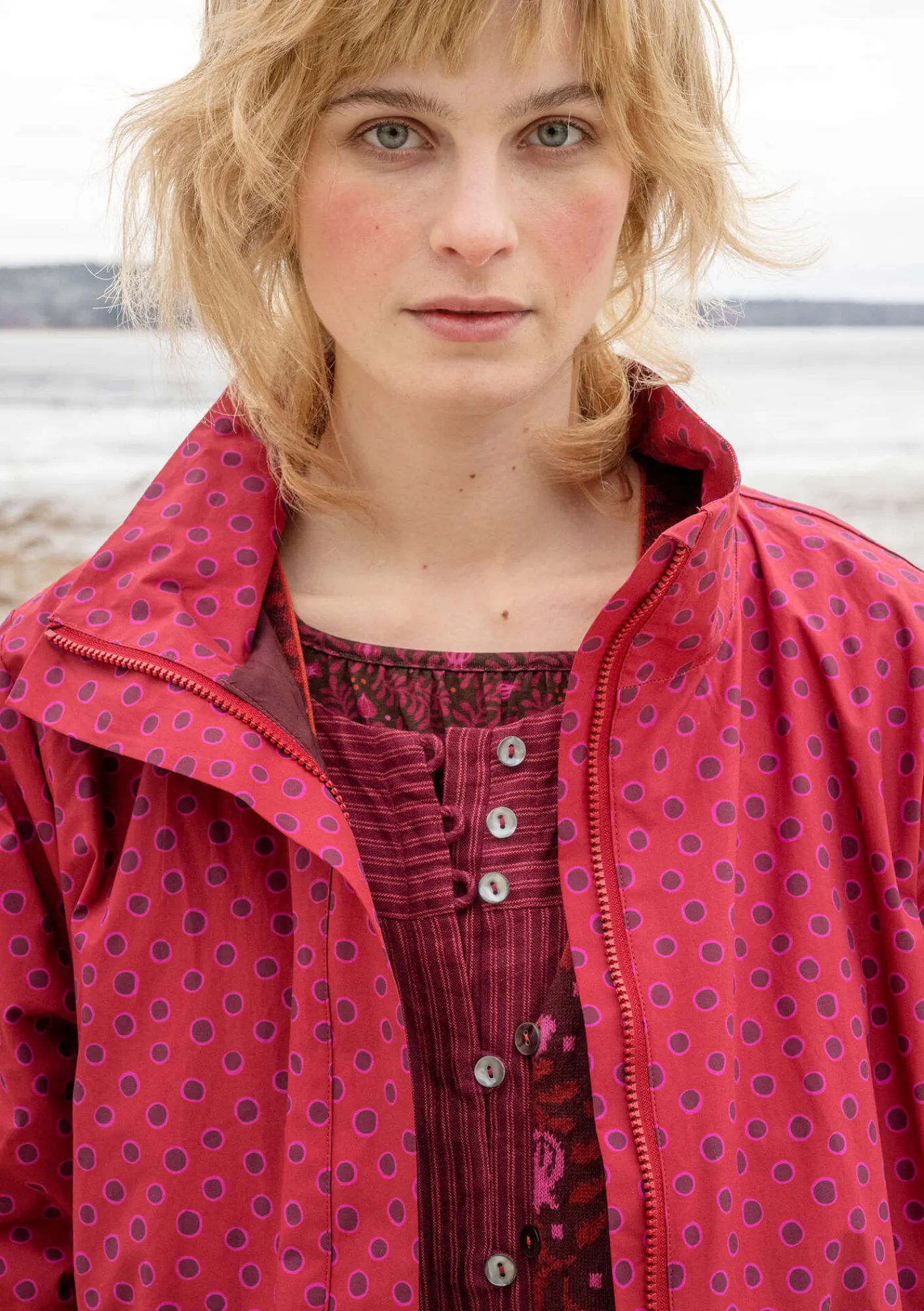 Gudrun Sjödén Jacken & Mäntel>Parka „Lucy“ aus Bio-Baumwollgewebe Moosbeere-gemustert
