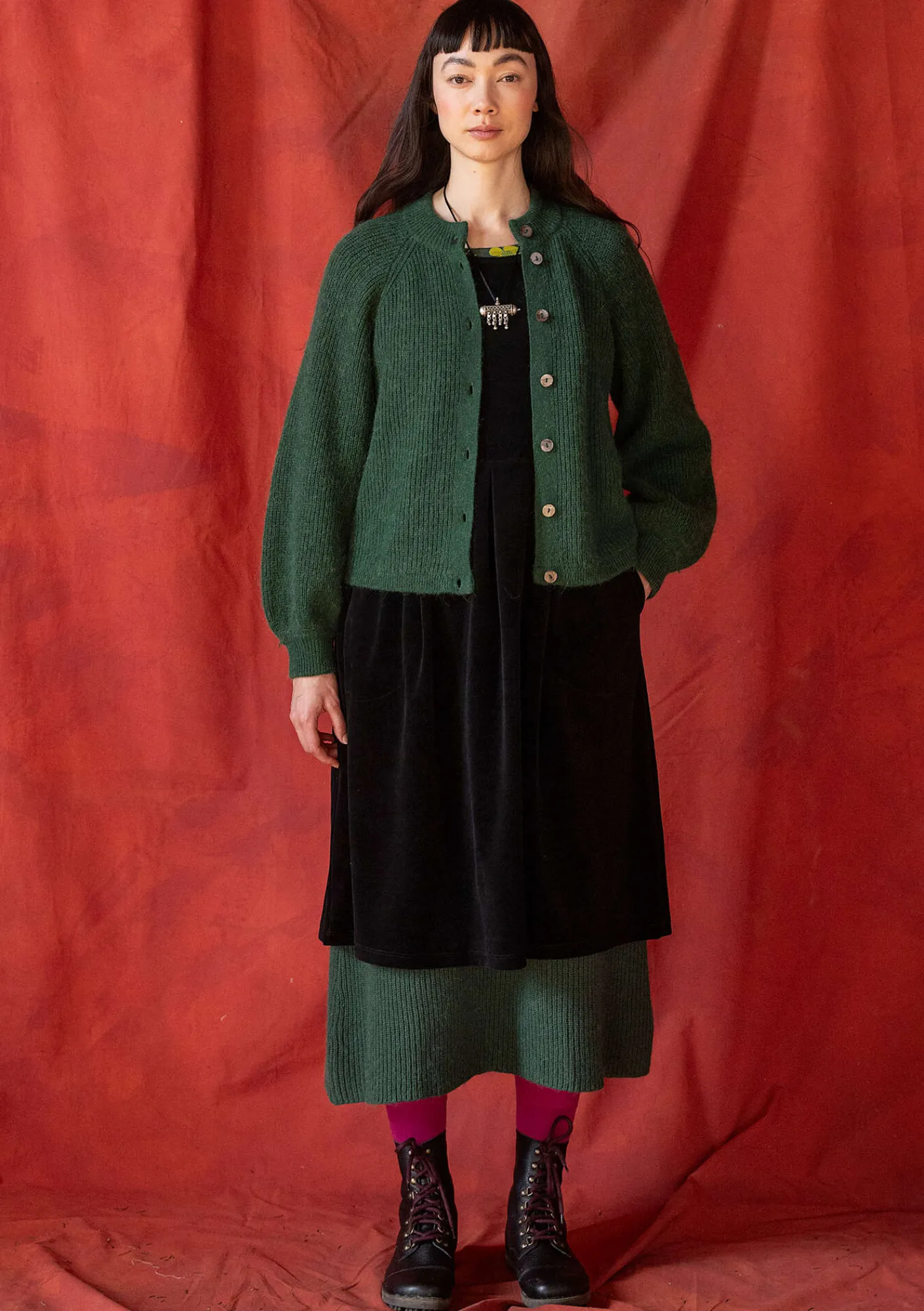 Gudrun Sjödén Strickjacken>Strickjacke „Vinternatt“ aus Bio- und Recycling-Baumwolle/Alpakawollgemisch Dunkelgrün